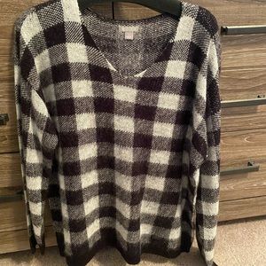 Black and White V neck Sweater - L